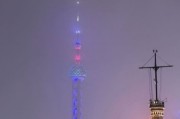 星空体育官网入口-克雷桑与女友同游上海，两人与东方明珠合影还在健身房健身